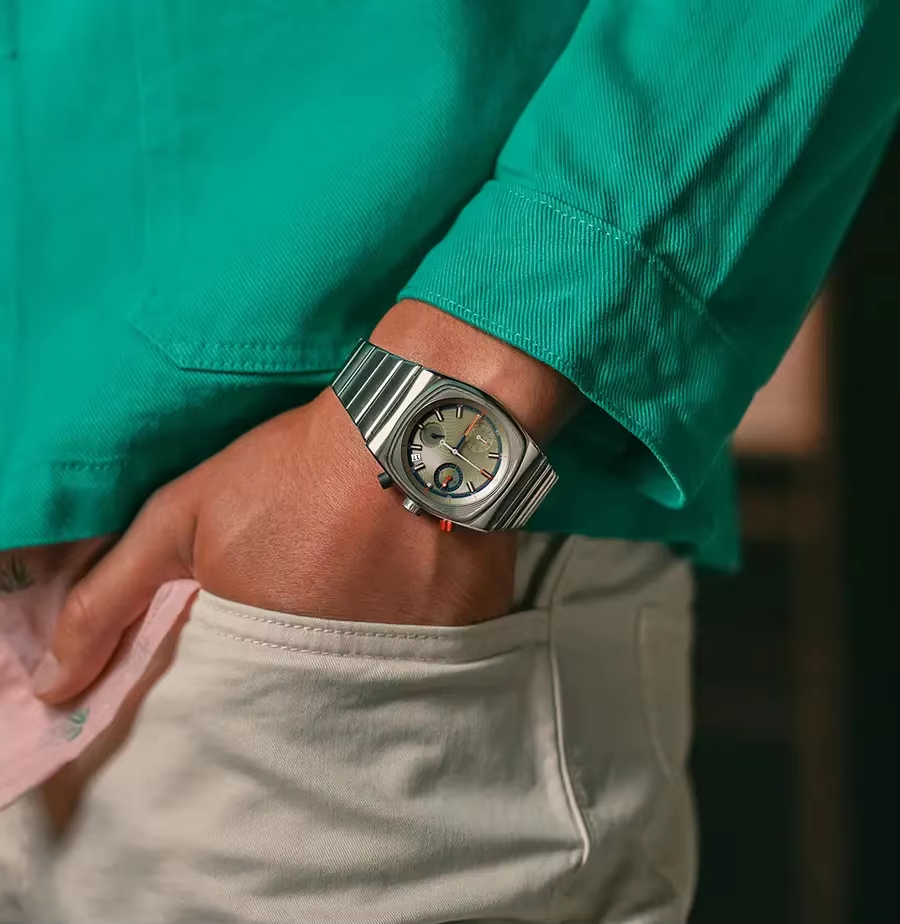 new square men's watch
